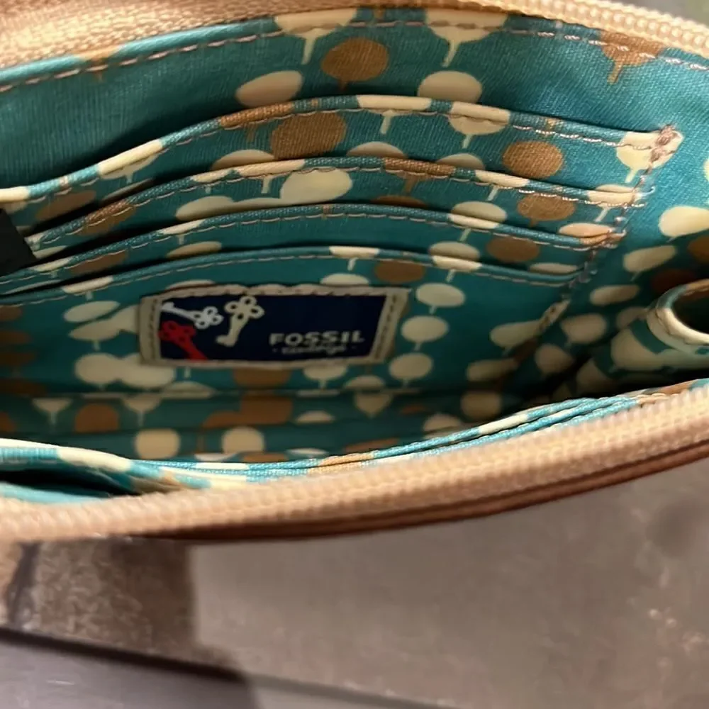 FOSSIL WRISTLET IN LIKE NEW CONDITION